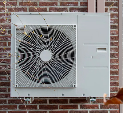 Is een airco aan de voorgevel geoorloofd?