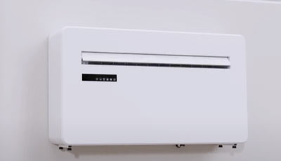 Monoblock airco tegen de knieschot of aan de kopse kant van de zolder